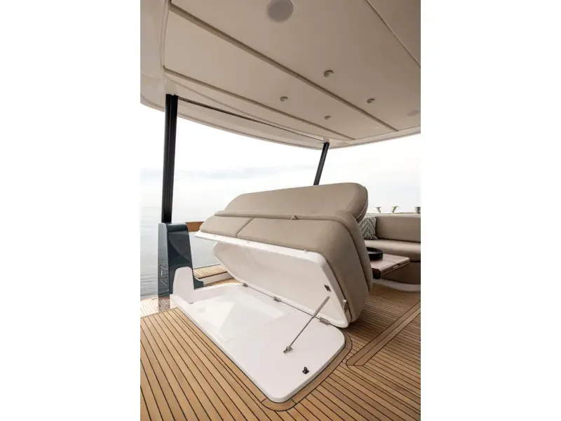 Slide: The Image of Azimut MAGELLANO 60 2026 - 25