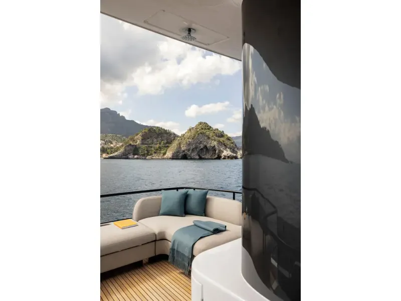 Slide: The Image of Azimut MAGELLANO 60 2026 - 26