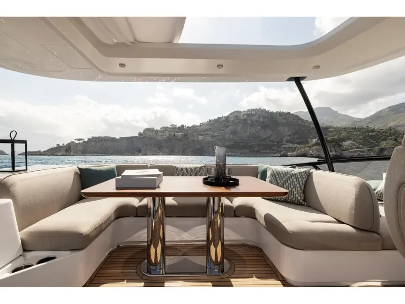 Slide: The Image of Azimut MAGELLANO 60 2026 - 28