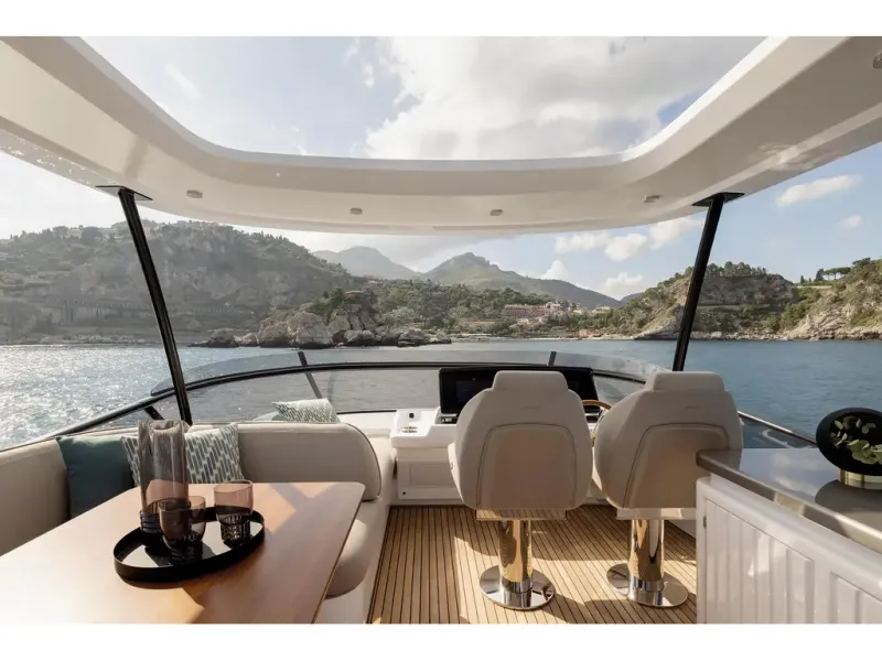 Slide: The Image of Azimut MAGELLANO 60 2026 - 29