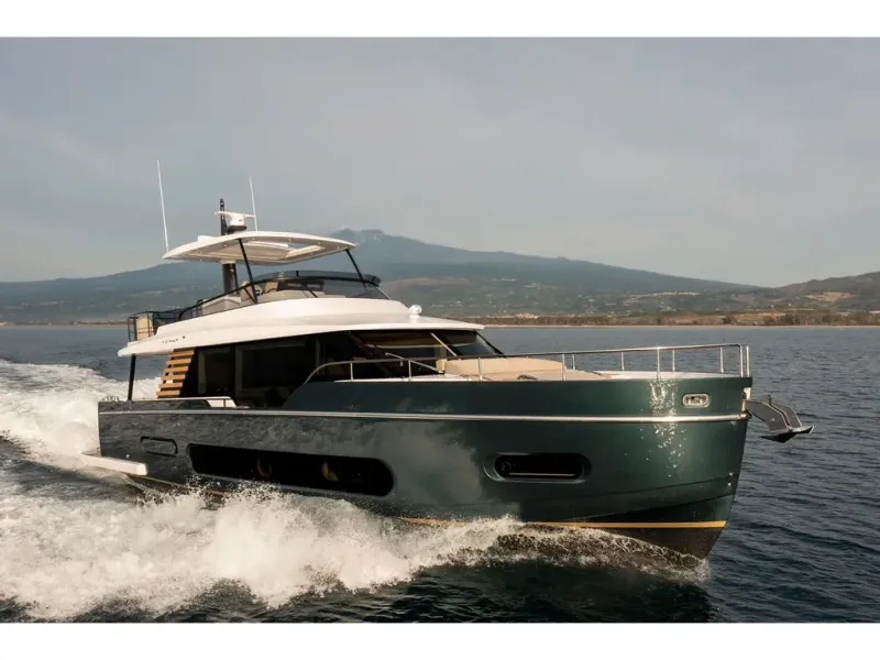 Slide: The Image of Azimut MAGELLANO 60 2026 - 3