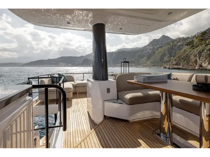 Slide: The Image of Azimut MAGELLANO 60 2026 - 30