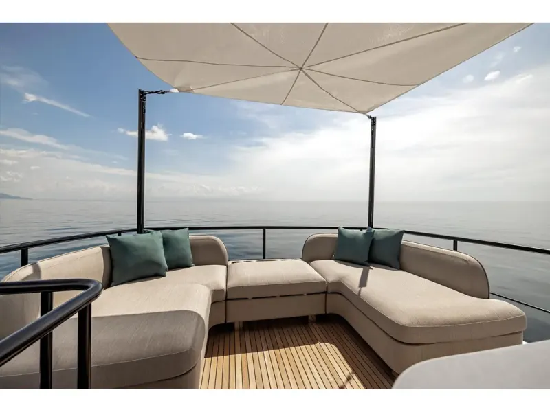 Slide: The Image of Azimut MAGELLANO 60 2026 - 31