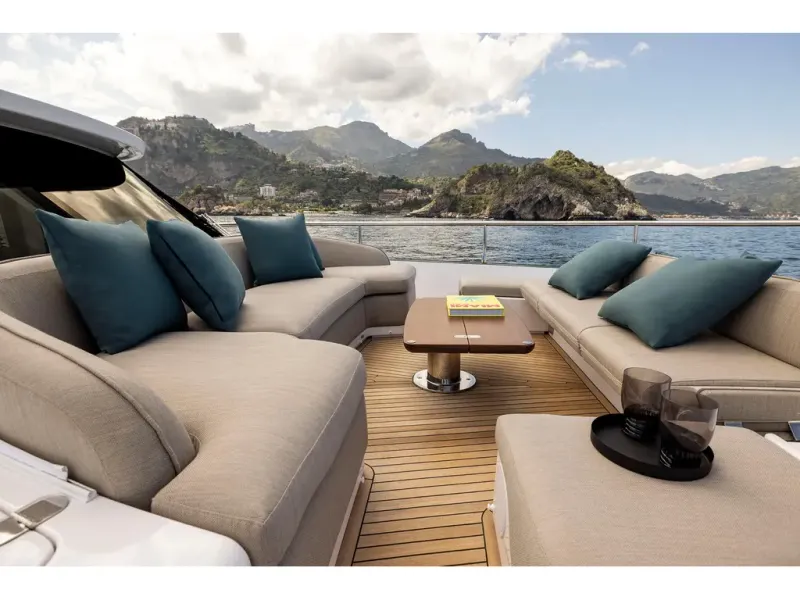 Slide: The Image of Azimut MAGELLANO 60 2026 - 32
