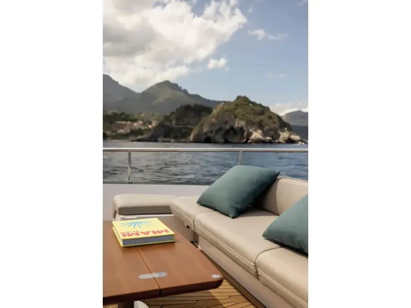 Slide: The Image of Azimut MAGELLANO 60 2026 - 33