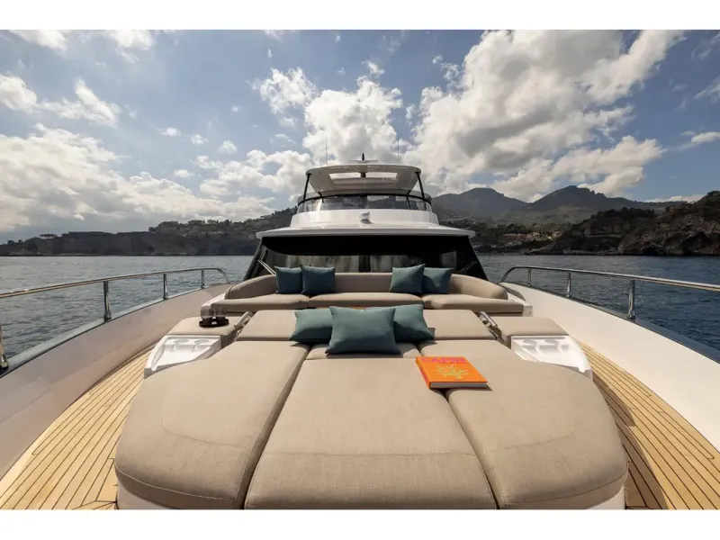 Slide: The Image of Azimut MAGELLANO 60 2026 - 34
