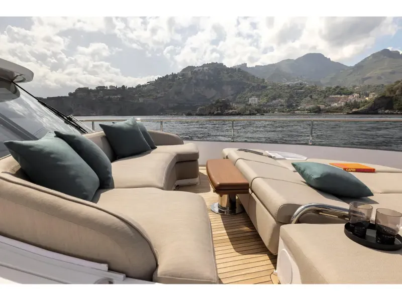 Slide: The Image of Azimut MAGELLANO 60 2026 - 36