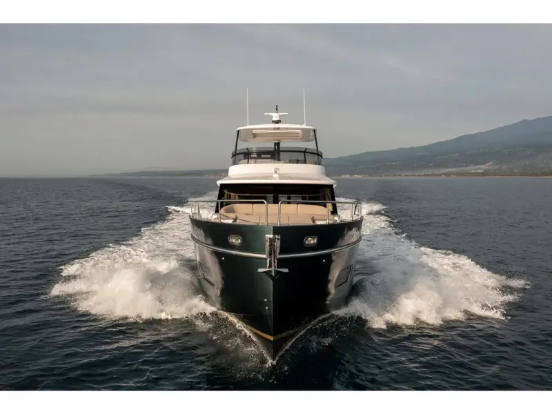Slide: The Image of Azimut MAGELLANO 60 2026 - 4