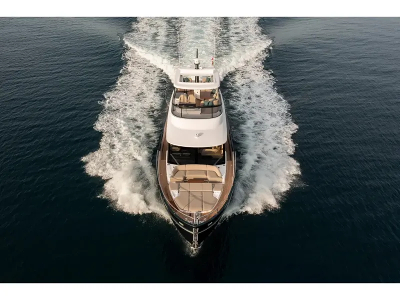 Slide: The Image of Azimut MAGELLANO 60 2026 - 6