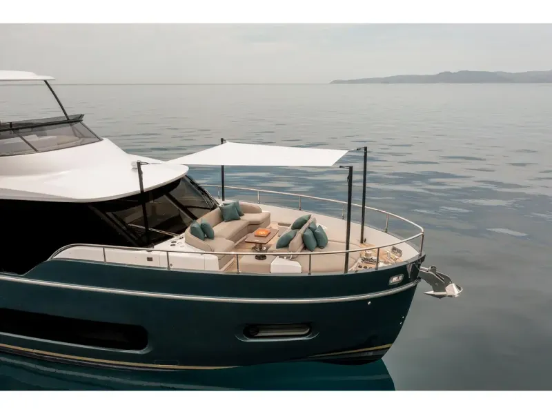 Slide: The Image of Azimut MAGELLANO 60 2026 - 8