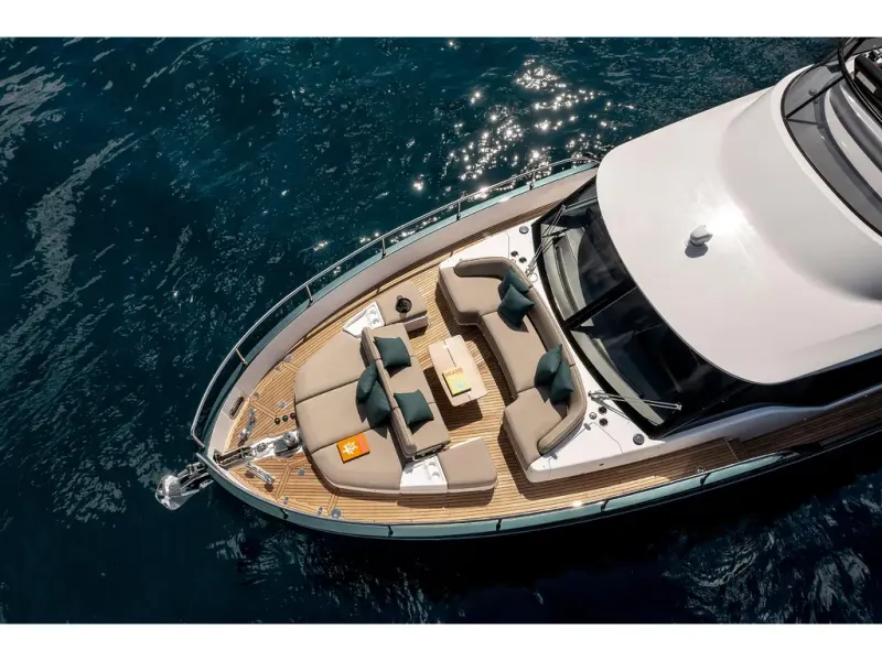 Slide: The Image of Azimut MAGELLANO 60 2026 - 9