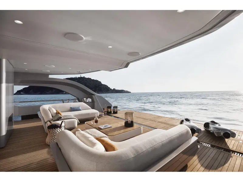 Slide: The Image of Azimut GRANDE TRIDECK 2026 - 15