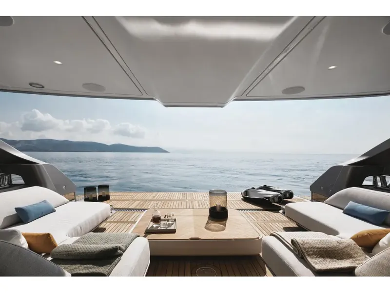 Slide: The Image of Azimut GRANDE TRIDECK 2026 - 16