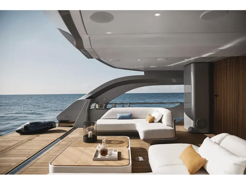 Slide: The Image of Azimut GRANDE TRIDECK 2026 - 17