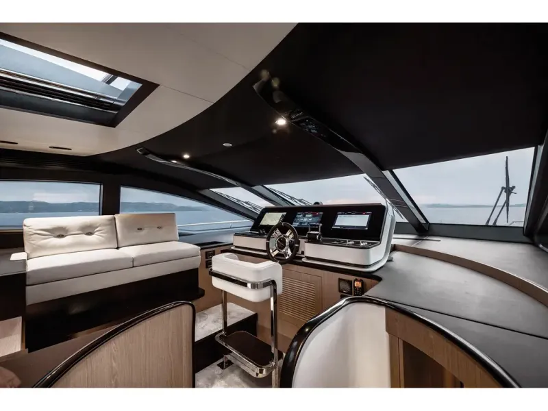 Slide: The Image of Azimut GRANDE 27M 2026 - 12