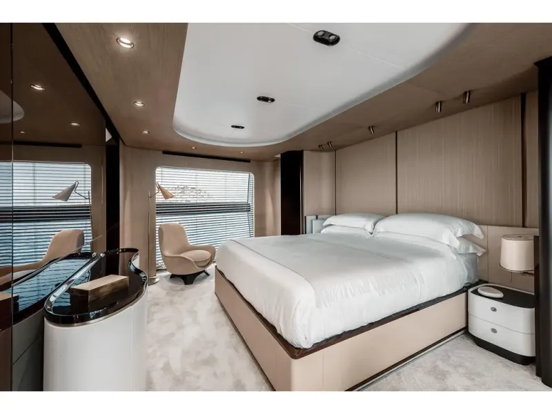 Slide: The Image of Azimut GRANDE 27M 2026 - 15