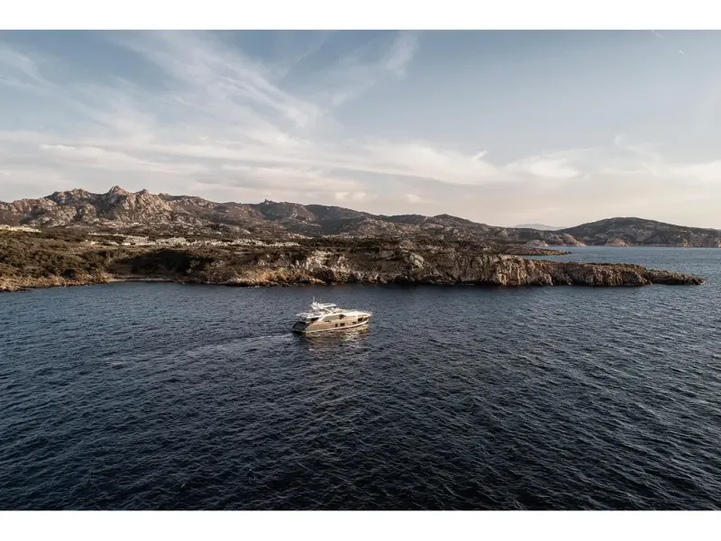 Slide: The Image of Azimut GRANDE 27M 2026 - 3