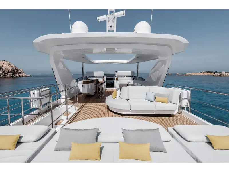 Slide: The Image of Azimut GRANDE 27M 2026 - 8