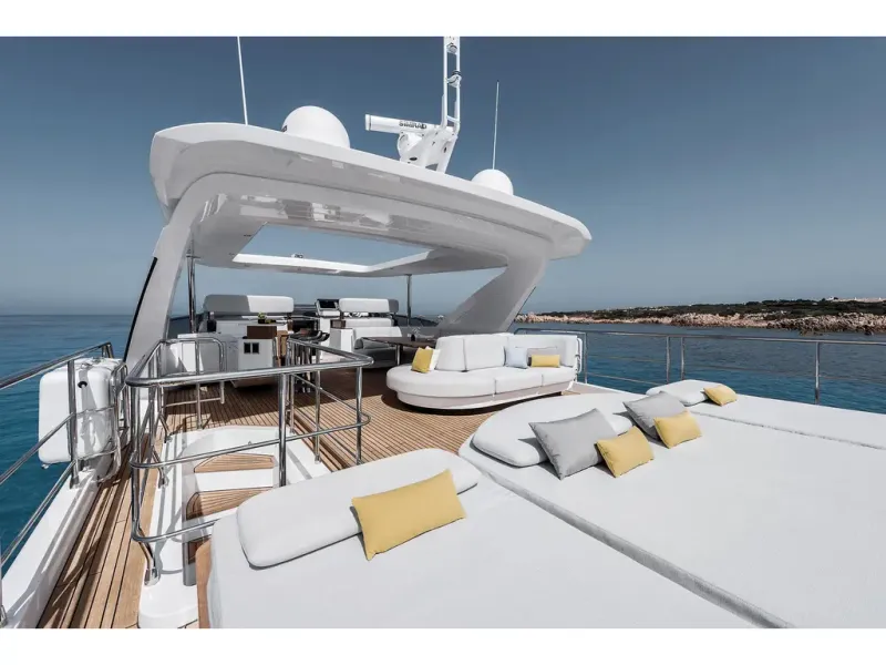 Slide: The Image of Azimut GRANDE 27M 2026 - 9