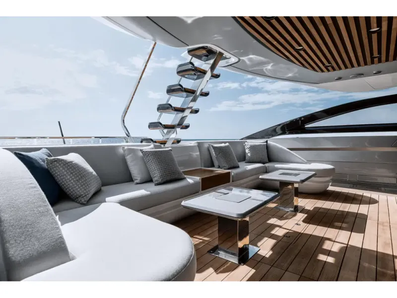 Slide: The Image of Azimut S10 2026 - 18