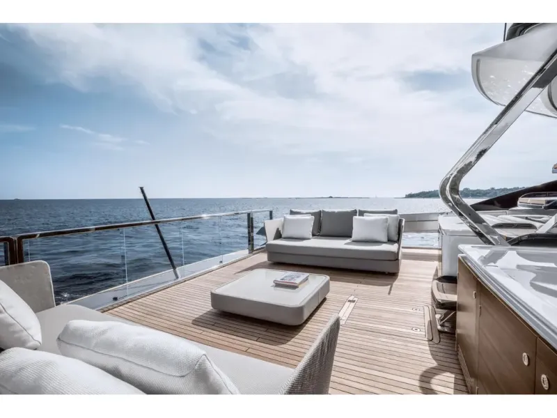 Slide: The Image of Azimut S10 2026 - 8