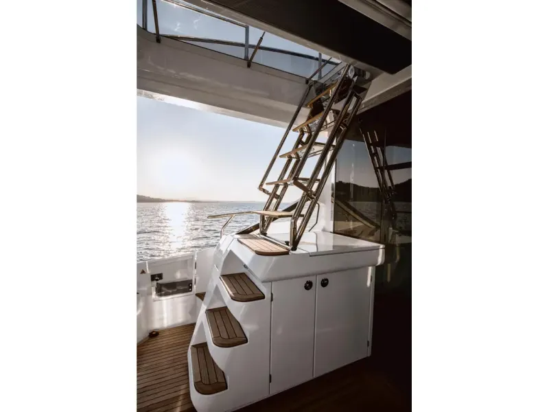 Slide: The Image of Azimut S6 2026 - 15