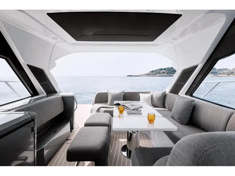 Slide: The Image of Azimut ATLANTIS 51 2026 - 15