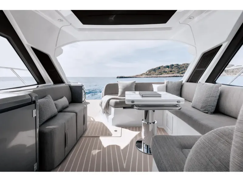 Slide: The Image of Azimut ATLANTIS 51 2026 - 17