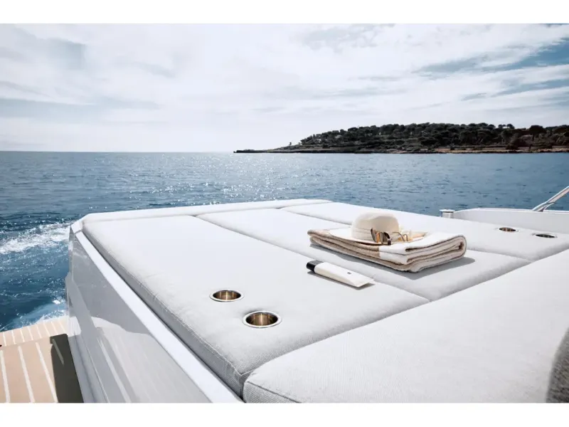 Slide: The Image of Azimut ATLANTIS 51 2026 - 25