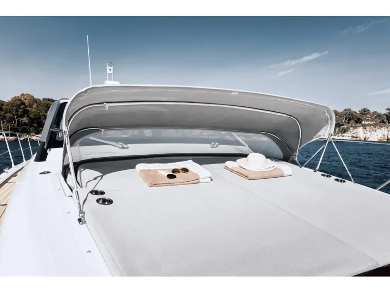 Slide: The Image of Azimut ATLANTIS 51 2026 - 9