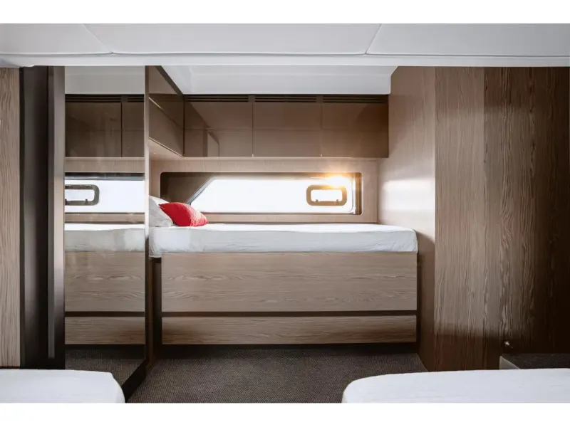 Slide: The Image of Azimut ATLANTIS 45 2026 - 16