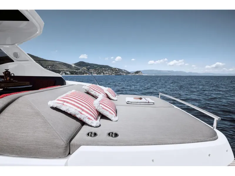Slide: The Image of Azimut ATLANTIS 45 2026 - 6
