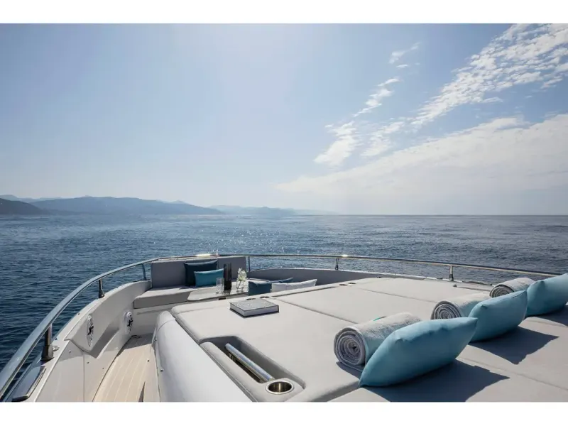 Slide: The Image of Azimut Verve 48 2026 - 2