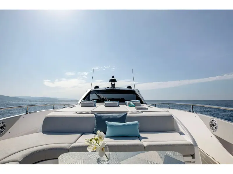 Slide: The Image of Azimut Verve 48 2026 - 3