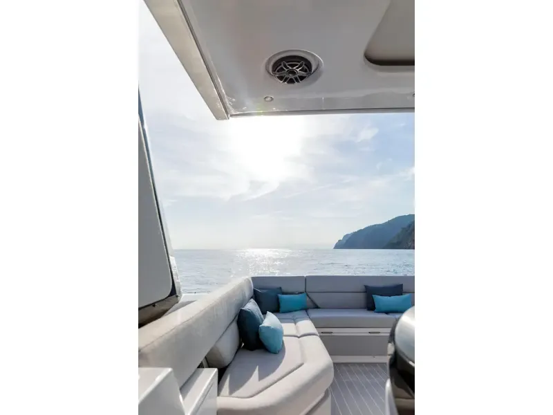 Slide: The Image of Azimut Verve 48 2026 - 7