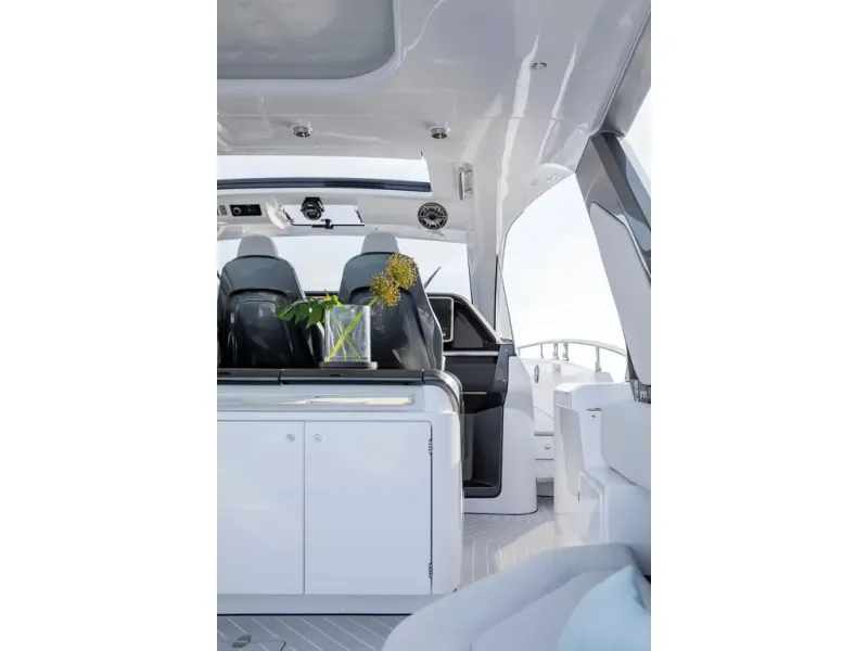 Slide: The Image of Azimut Verve 48 2026 - 9