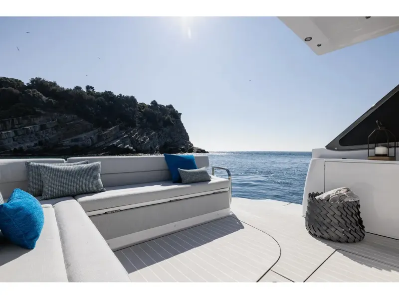 Slide: The Image of Azimut Verve 42 2026 - 12