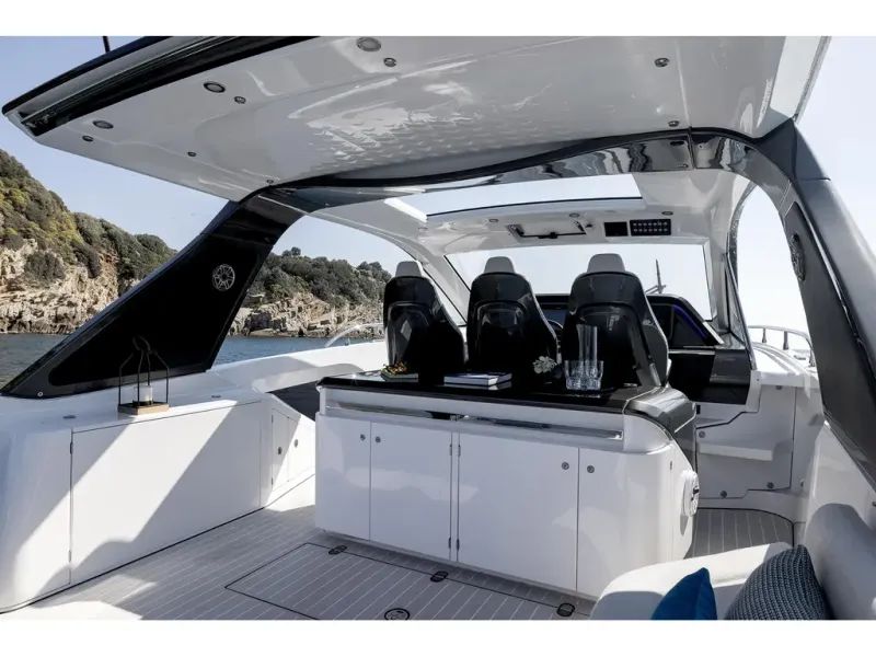 Slide: The Image of Azimut Verve 42 2026 - 16