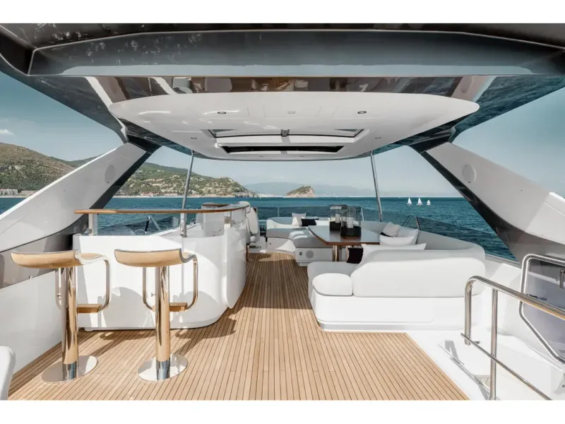 Slide: The Image of Azimut FLY 78 2026 - 10