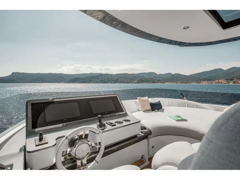 Slide: The Image of Azimut FLY 78 2026 - 13