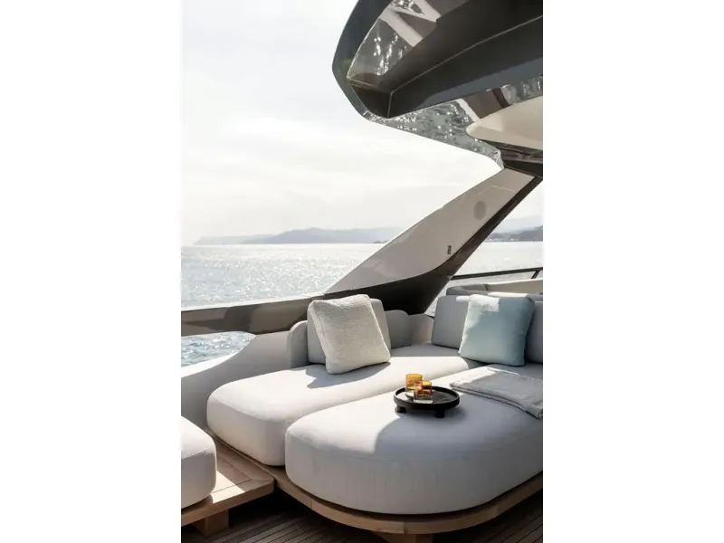 Slide: The Image of Azimut FLY 72 2026 - 19