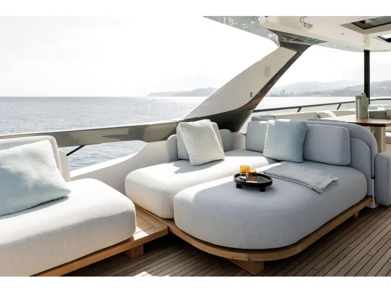Slide: The Image of Azimut FLY 72 2026 - 20