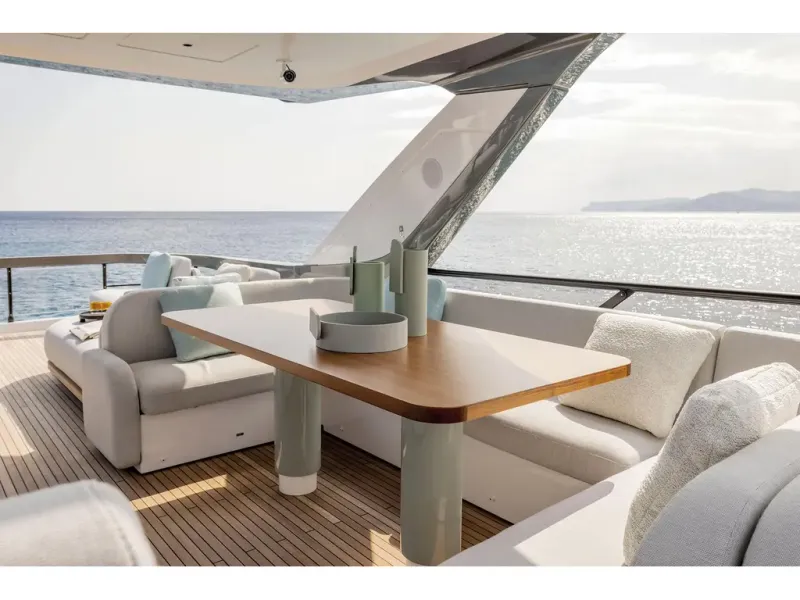 Slide: The Image of Azimut FLY 72 2026 - 22