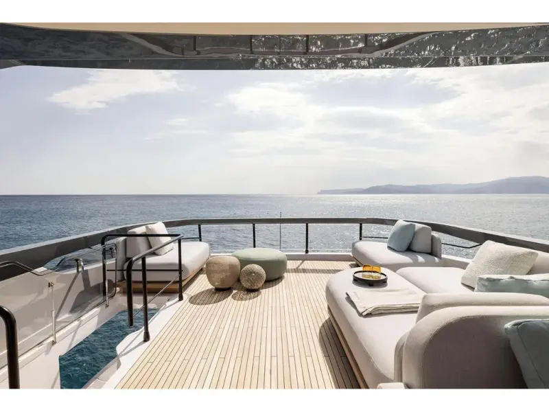 Slide: The Image of Azimut FLY 72 2026 - 23