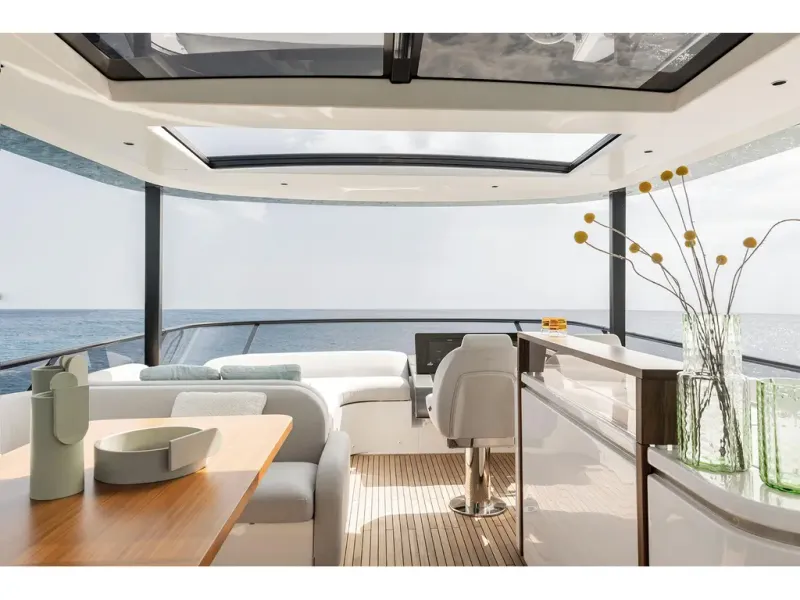 Slide: The Image of Azimut FLY 72 2026 - 25