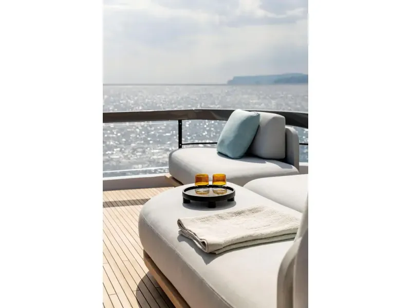 Slide: The Image of Azimut FLY 72 2026 - 28