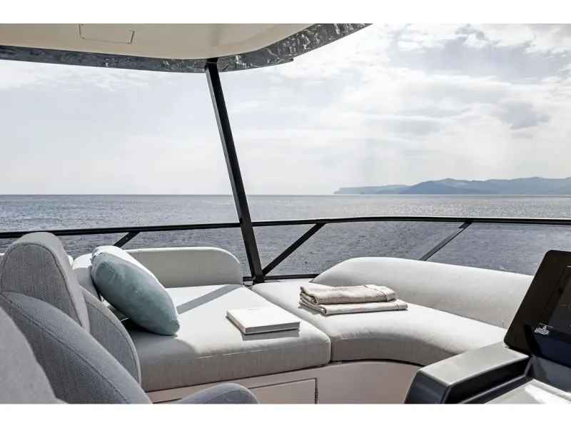 Slide: The Image of Azimut FLY 72 2026 - 31
