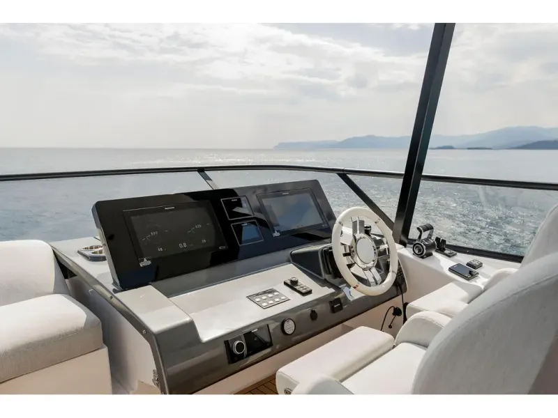 Slide: The Image of Azimut FLY 72 2026 - 32