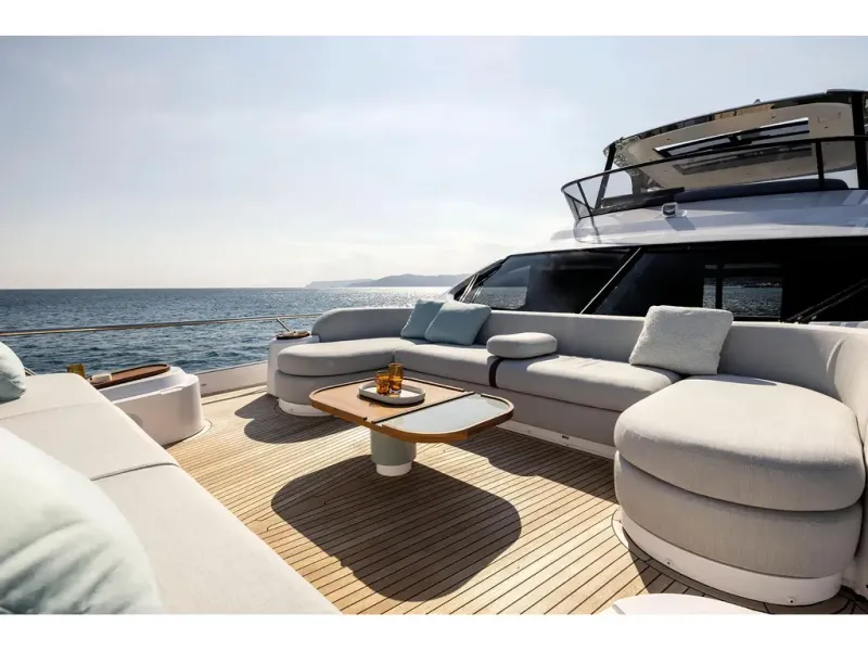 Slide: The Image of Azimut FLY 72 2026 - 34