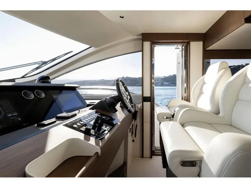 Slide: The Image of Azimut FLY 72 2026 - 42